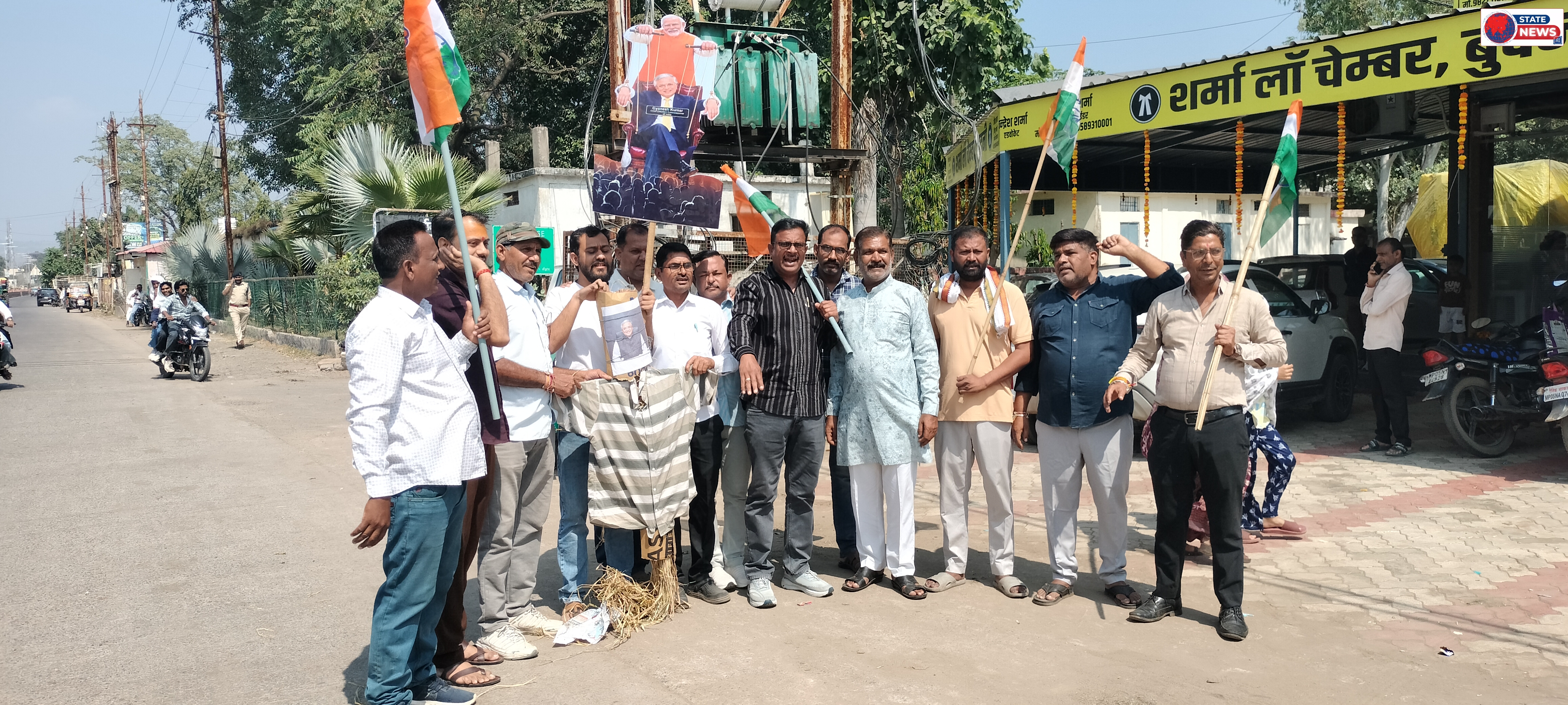 कांग्रेसी कार्यकर्ताओं ने फूंका ज्ञानेश कुमार का पुतला
