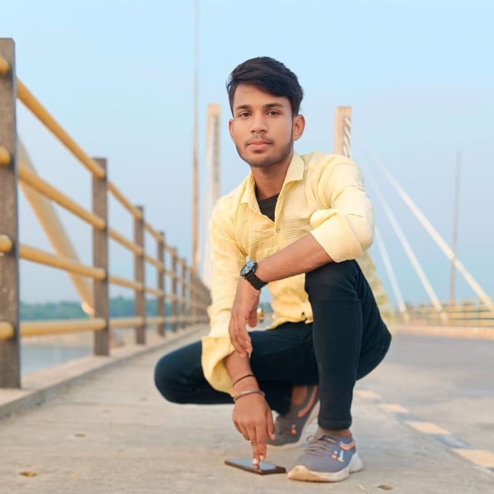खगड़िया में एक दुखद घटना में, 18 वर्षीय युवक की खेत में सिंचाई करते समय बिजली के तार की चपेट में आने से मौत हो गई। मृतक के पिता एक किसान हैं।