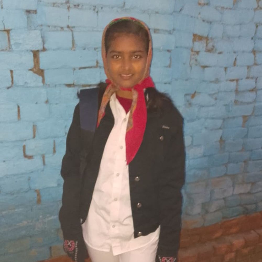 बांका में एक दर्दनाक घटना घटी जिसमें बालू से लदे ट्रैक्टर ने एक छात्रा को कुचल दिया। यह हादसा तब हुआ जब छात्रा साइकिल से ट्यूशन जा रही थी। गंभीर रूप से घायल छात्रा को तुरंत अस्पताल ले जाया गया, लेकिन दुर्भाग्यवश उसने रास्ते में ही दम तोड़ दिया।