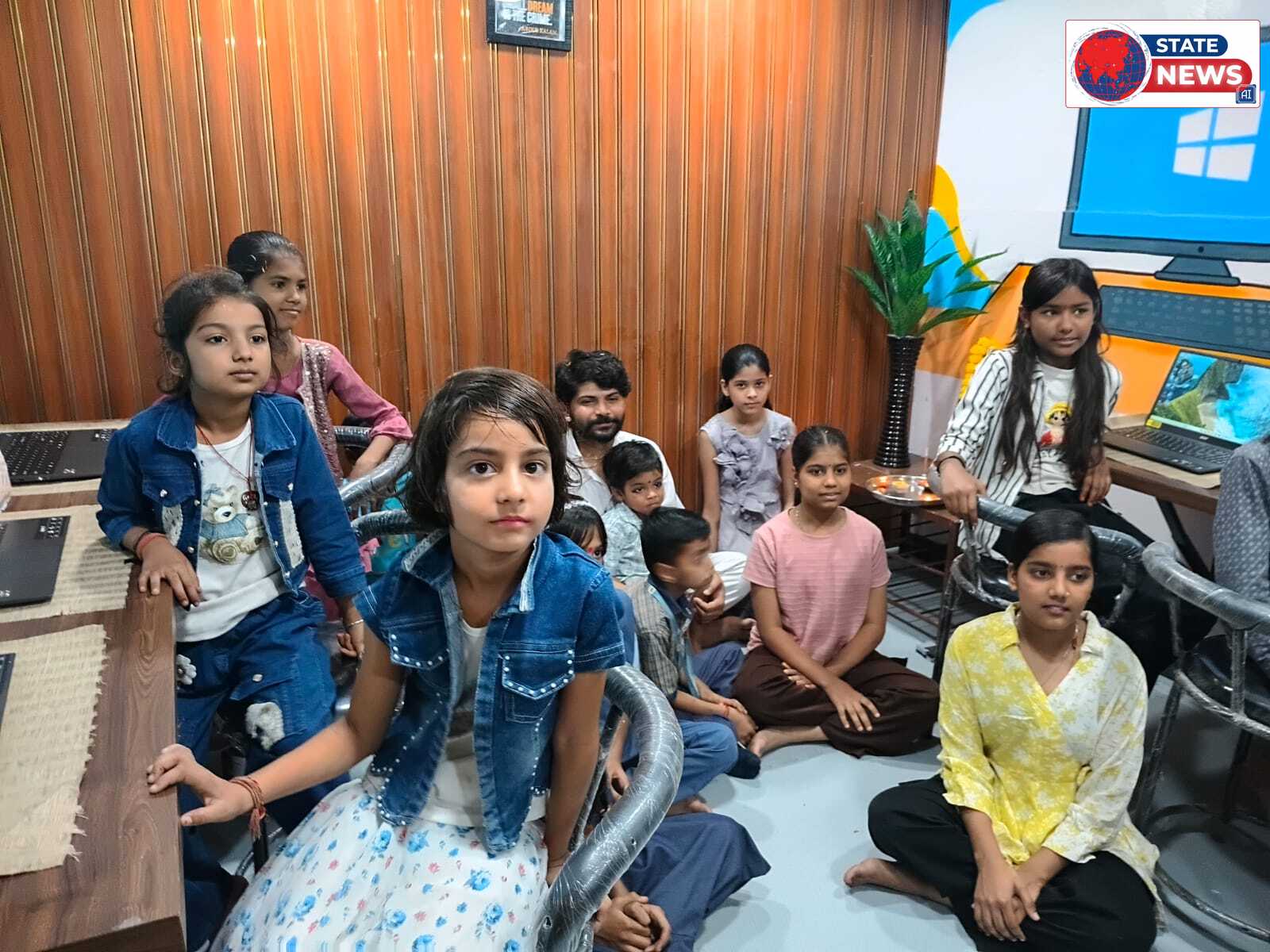 नेस्ट टॉपर कोचिंग संस्थान की ओर से गुरूकुल केंद्र के बच्चों को निशुल्क कंप्युटर कोर्स का आरंभ हुआ 