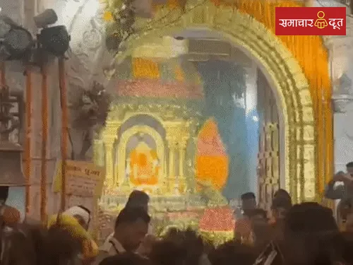 बस्तर से 15 आंगादेव लेकर बम्लेश्वरी मंदिर पहुंचा आदिवासी समाज:विवाद के बाद शांतिपूर्ण हुई पंचमी भेंट; भाईचारे और मिल-जुलकर परंपरा निभाने का 
