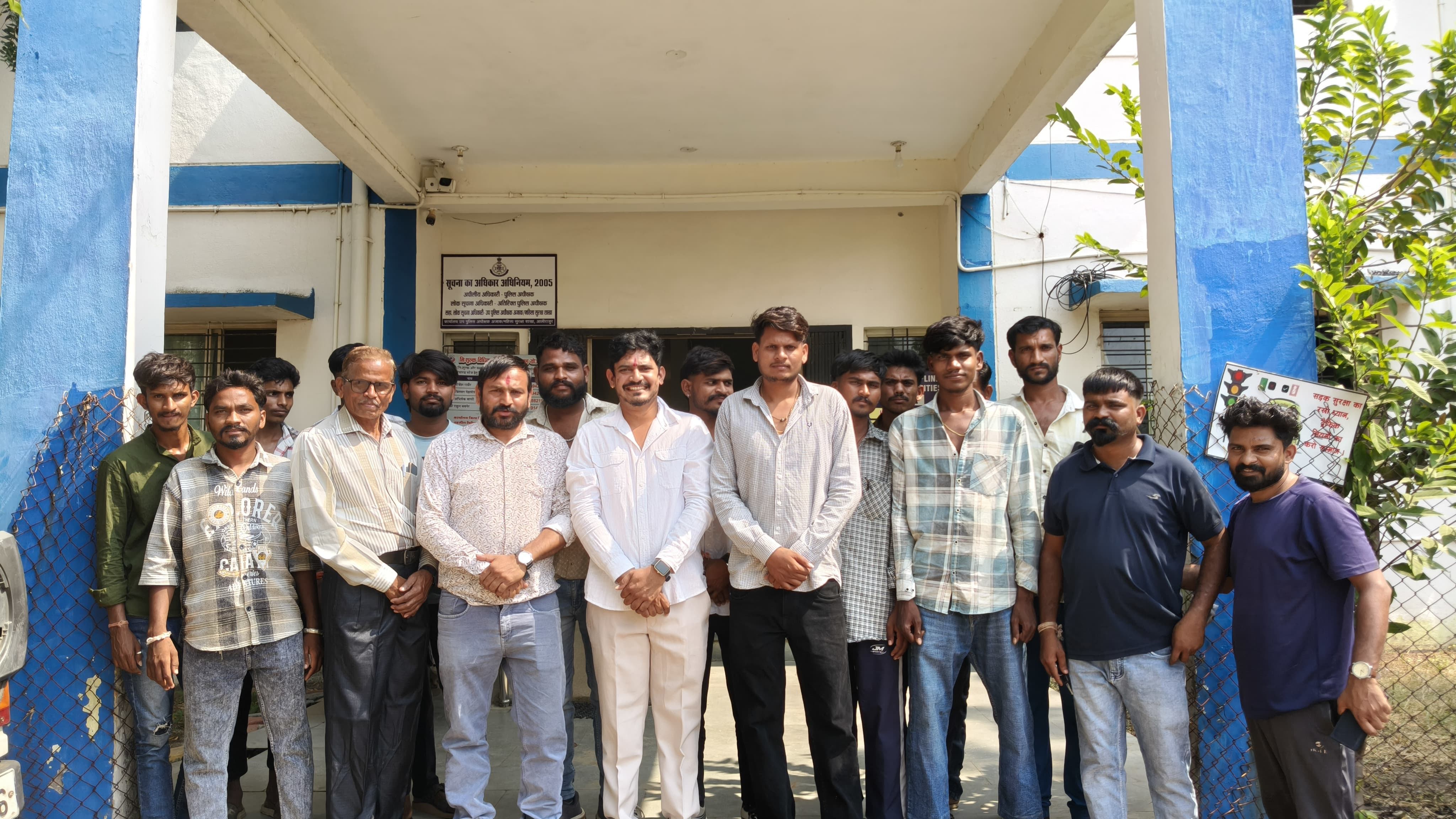 जय आदिवासी युवा शक्ति अध्यक्ष अरविंद कनेश के नेतृत्व में ज्ञापन सौंपा