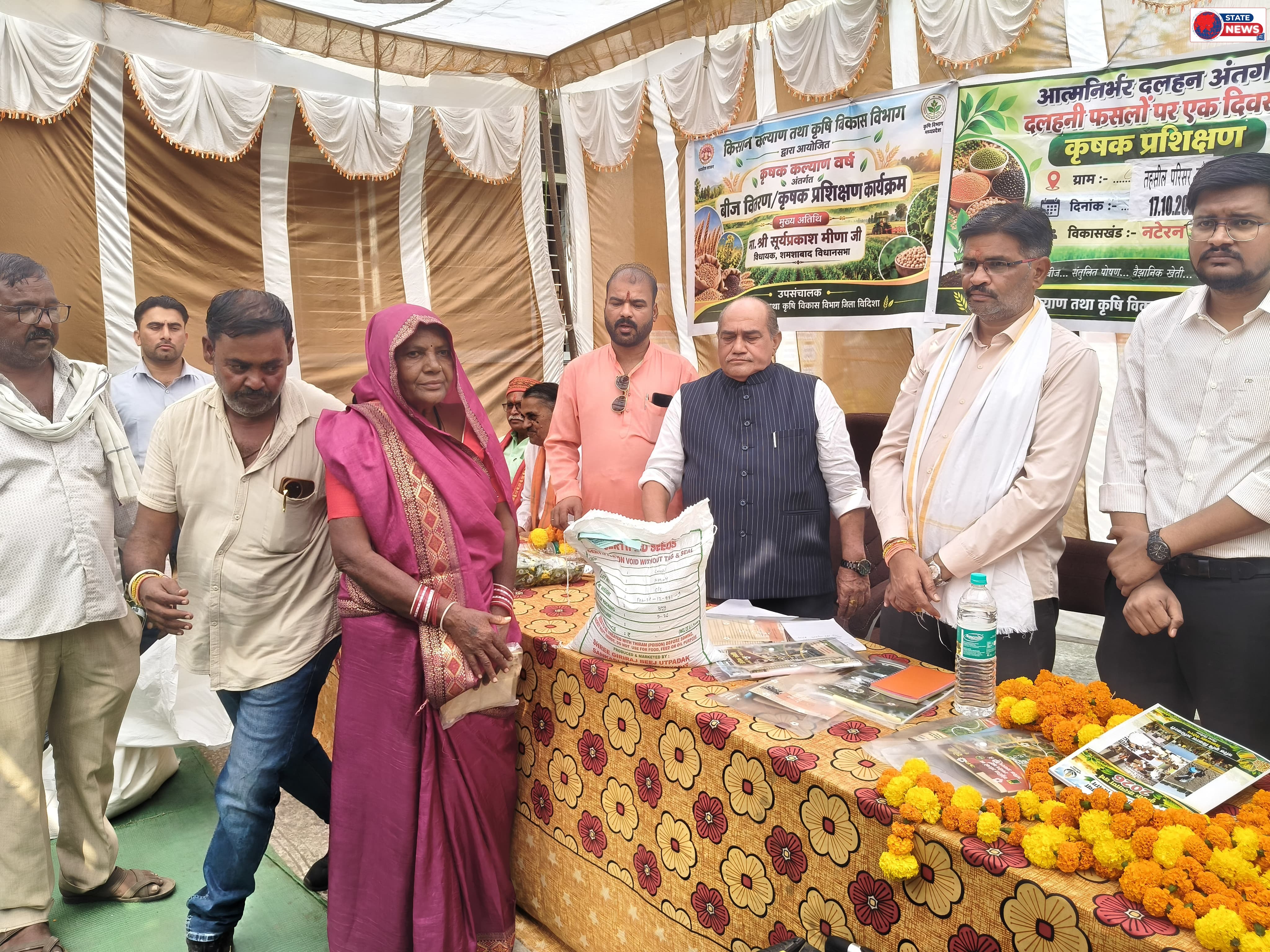 नरवाई जलाई तो जमीन होगी बेजान! विधायक मीणा ने किसानों को दिलाई शपथ, बांटे उन्नत बीज