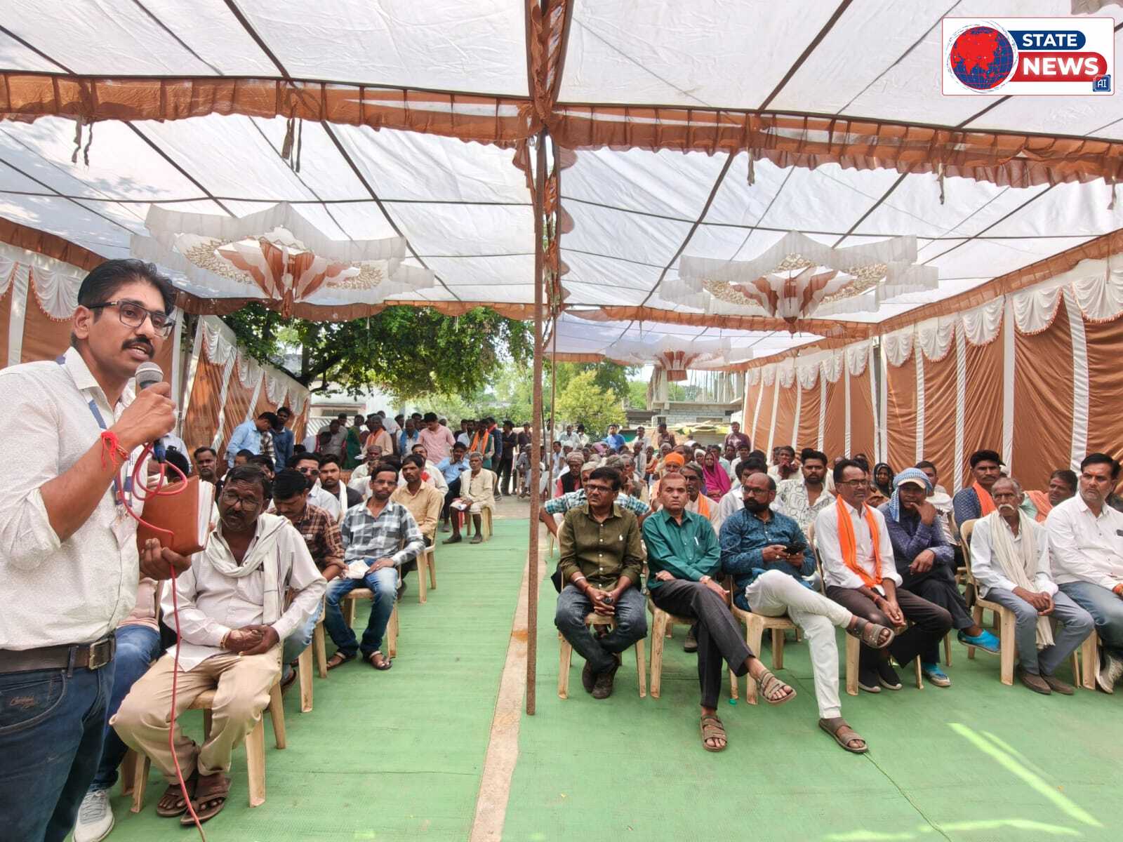 नरवाई जलाई तो जमीन होगी बेजान! विधायक मीणा ने किसानों को दिलाई शपथ, बांटे उन्नत बीज