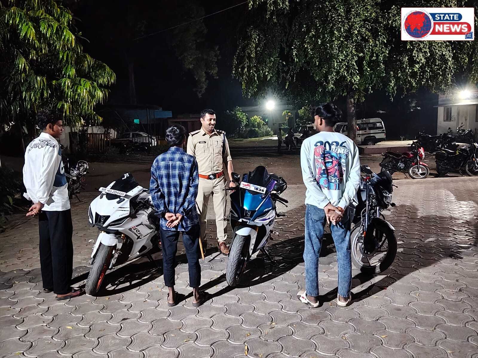 खकनार पुलिस ने चलाया रात्रि में विशेष चेकिंग अभियान  स्टंटबाजो कि धर पकड़ कर मोटर व्हीकल एक्ट के तहत कार्यवाही