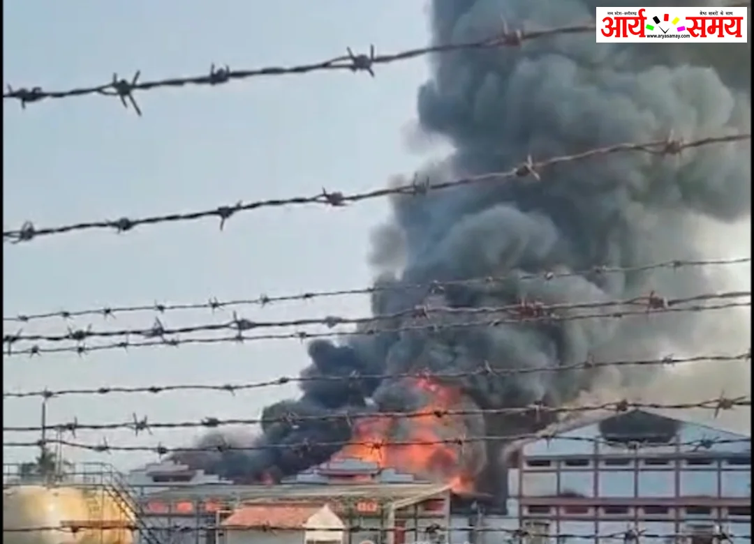 Jabalpur Breaking News: पारले फैक्ट्री में भीषण आग, देखिए वीडियो 