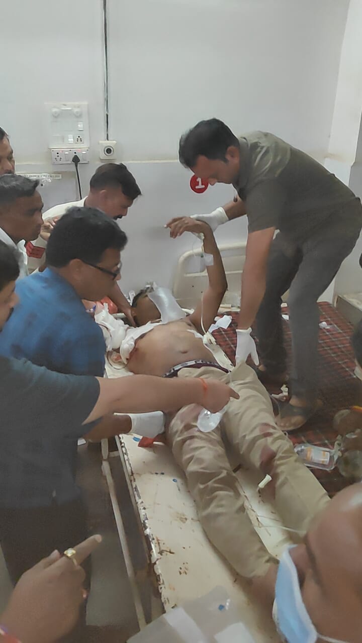आरक्षक रामेश्वर गोयल को गोली चला कर किया घायल