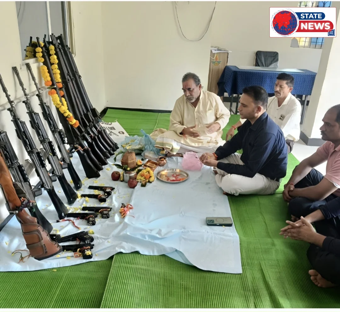 कट्ठीवाड़ा में विजयादशमी की धूम: धनार माता मंदिर से निकला भव्य चल समारोह, पुलिस थाने में विधि-विधान से हुआ शस्त्र पूजन
