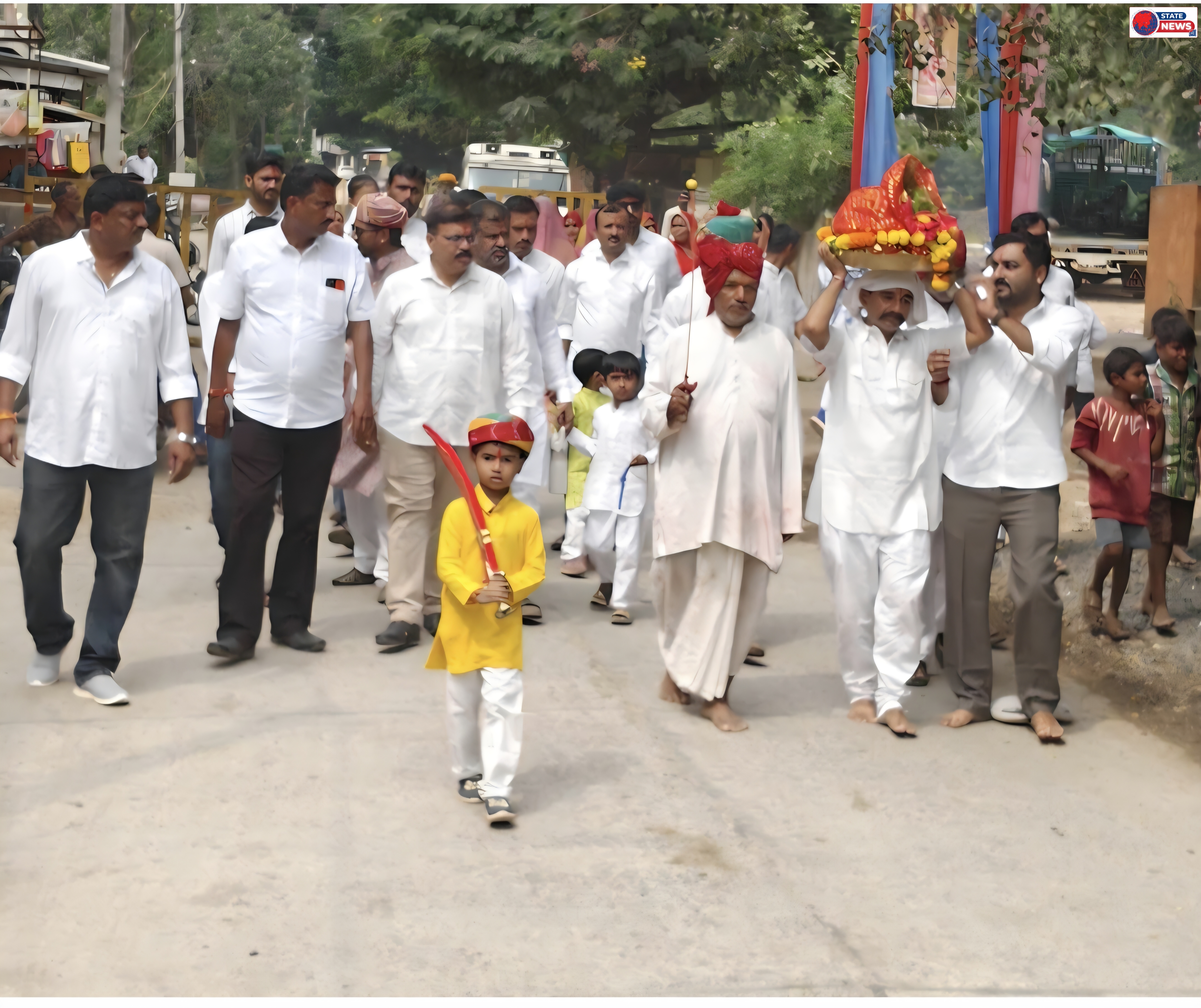 कट्ठीवाड़ा में विजयादशमी की धूम: धनार माता मंदिर से निकला भव्य चल समारोह, पुलिस थाने में विधि-विधान से हुआ शस्त्र पूजन