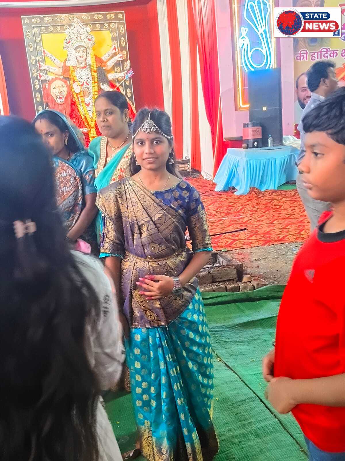 नवरात्रि के पावन अवसर पर बच्चों ने जवाहर चौक पर आसीन माता रानी के समक्ष बच्चों ने अपनी प्रतिभा प्रस्तुत की 