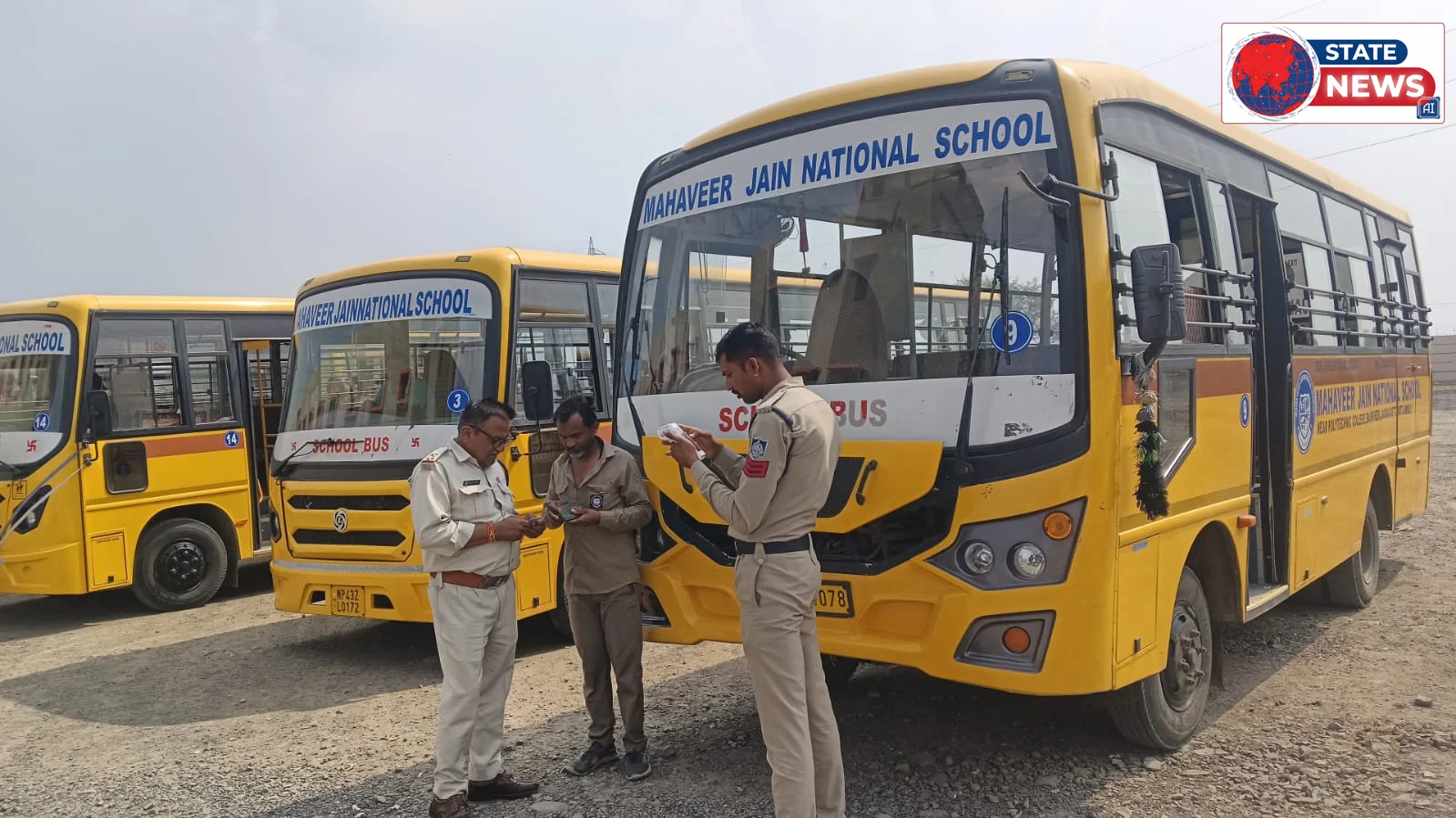 स्कूली वाहनों पर यातायात पुलिस की सख्ती, 100 वाहनों की जांच में 20 पर कार्रवाई