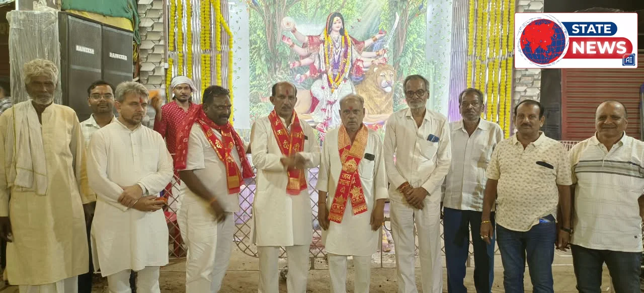 पूर्व विधायक शेखर चौधरी ने किए दुर्गा पंडालों के दर्शन