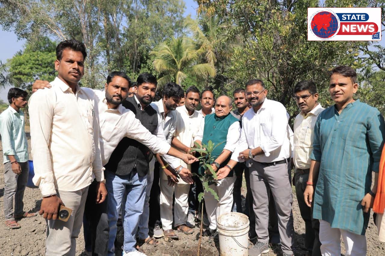आतिशबाजी, लोकनृत्य और ढोल-नगाड़ों की गूंज से गूंजा दयानंदपुर, धूमधाम से मना विधायक मीणा का जन्मदिन