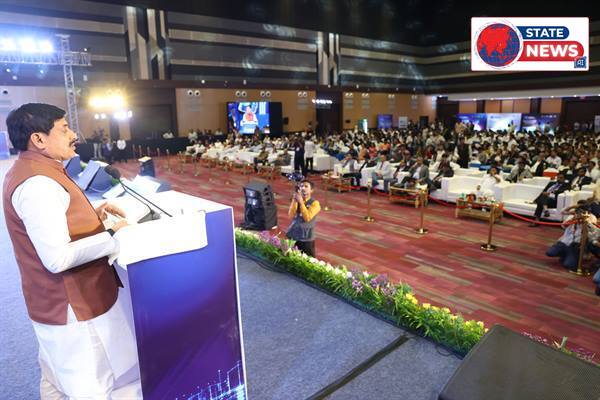 ब्रिलियंट कन्वेंशन सेंटर में समिट के शुभारंभ सत्र को संबोधित करते मुख्यमंत्री डॉ. मोहन यादव, फोटो साभार Jansampark MP