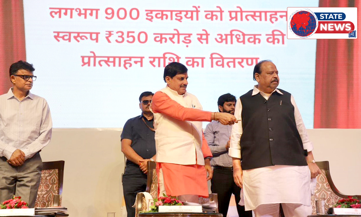 भोपाल में एमएसएमई कार्यक्रम में सिंगल क्लिक से प्रोत्साहन राशि जारी करते मुख्यमंत्री डॉ. मोहन यादव