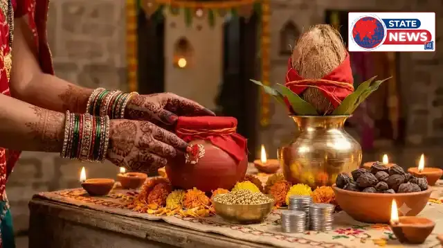लाल कपड़े से बंधी मटकी और मंगल कलश की पूजा