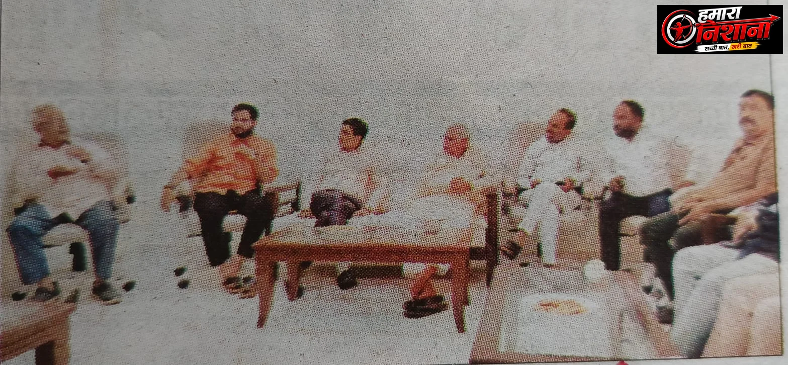 बस स्टैंड  पर विधायक की "नो बैक गियर " नीति ,ऑपरेटर भी अड़े ,तीसरे दिन भी बसों की हड़ताल 