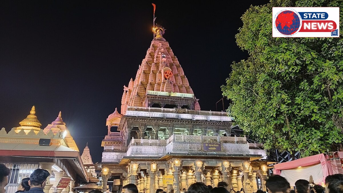 Mahakaleshwar Temple Ujjain shikhara at night