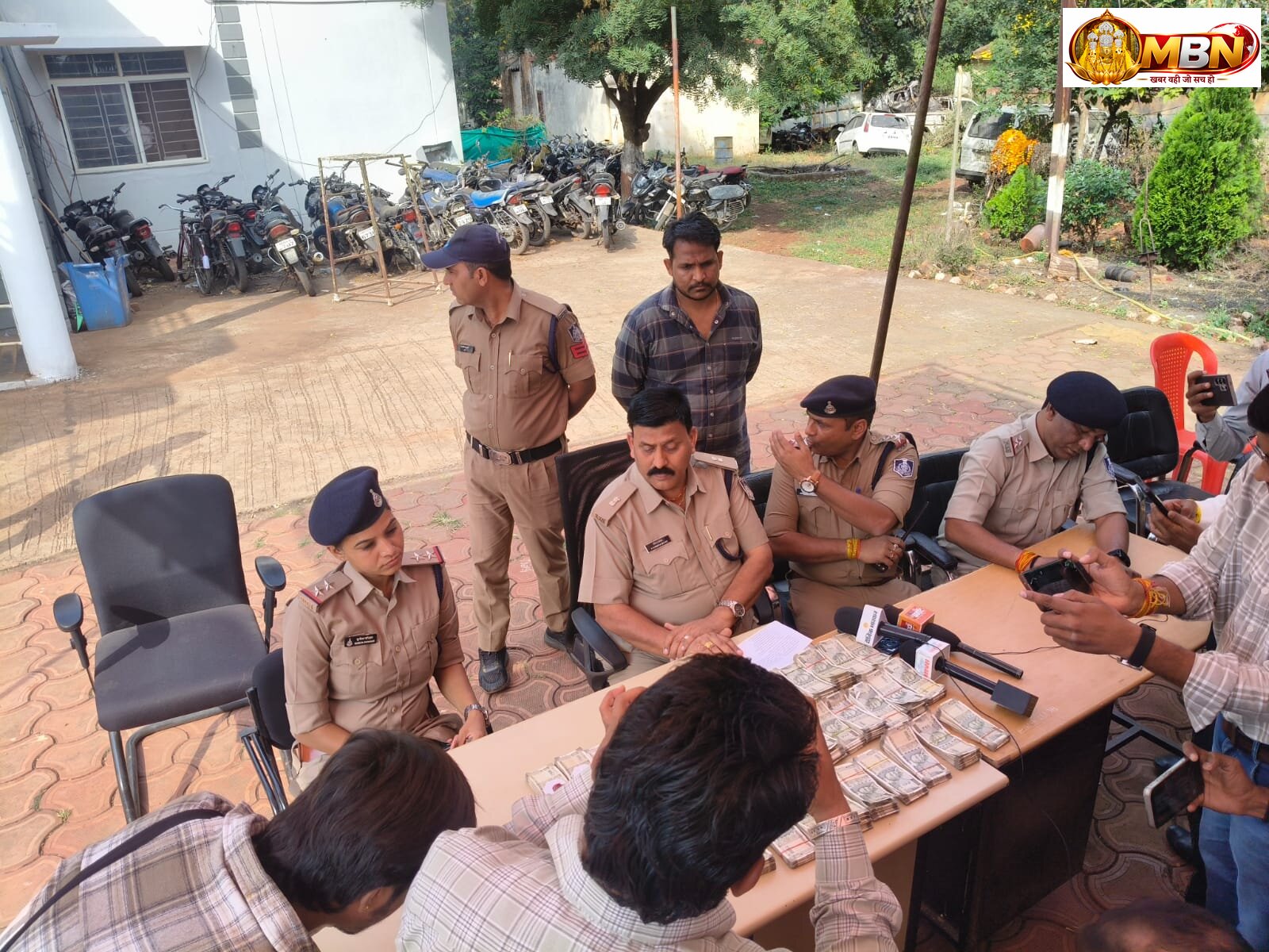 मजदूरी के नाम पर धोखाधड़ी, आगर पुलिस ने अमरोहा से 20 लाख रुपये किए बरामद