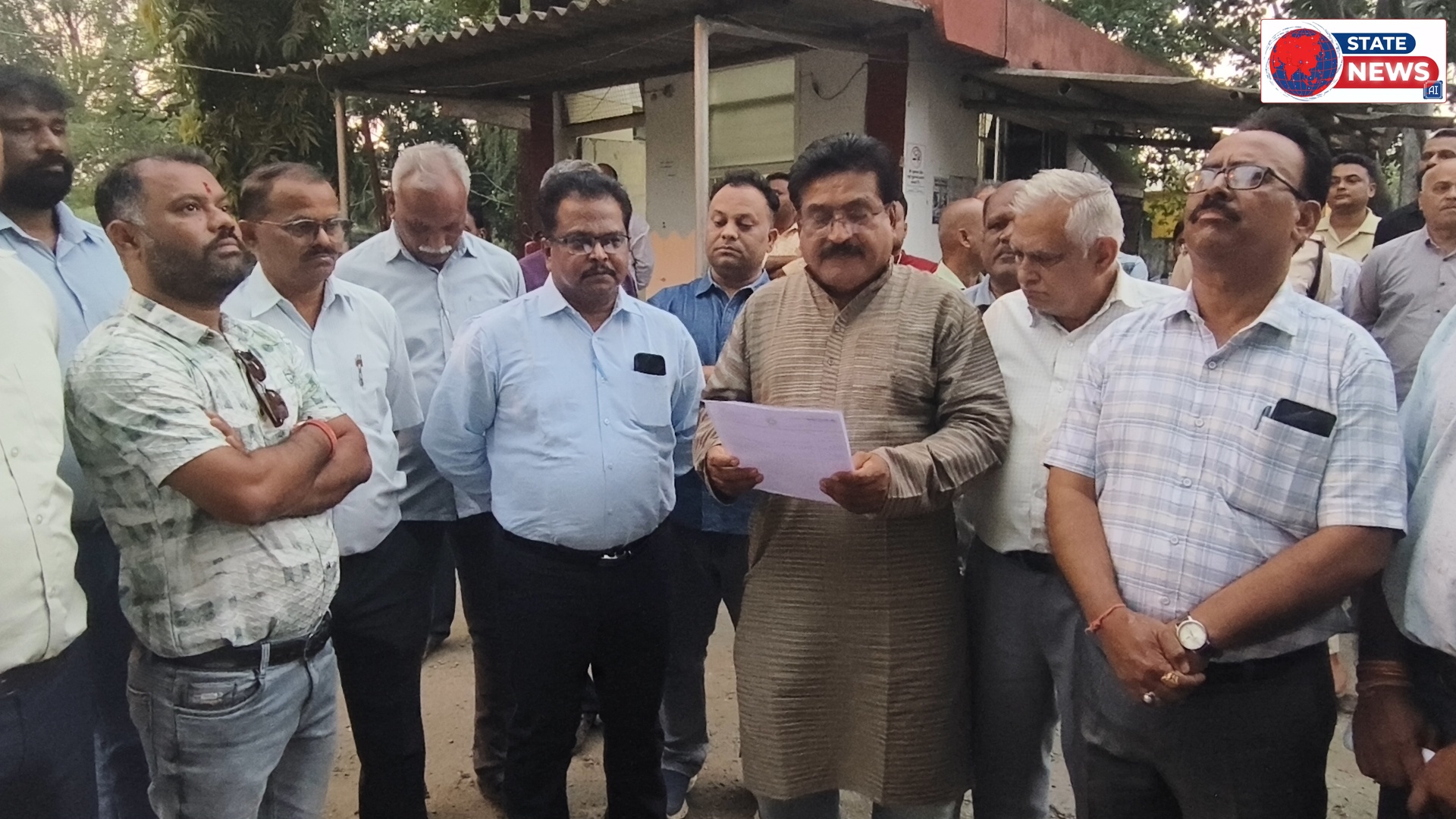 17 माह से वेतन नहीं मिलने पर श्रमिकों की पैदल रैली, सीएमडी के नाम सौंपा ज्ञापन