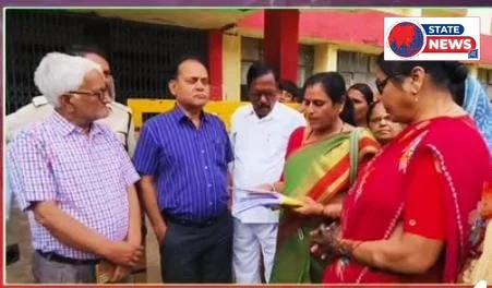 *भू-स्वामित्व योजना में ड्यूटी का विरोध, आंगनवाड़ी कार्यकर्ताओं ने कलेक्टर को सौंपा ज्ञापन*  *टीकमगढ़।* भू-स्वामित्व योजना में ड्यूटी लगाए ज