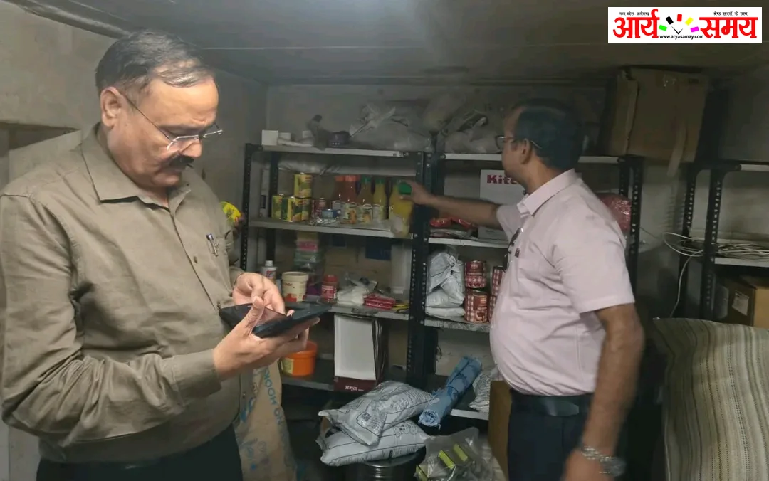 Jabalpur News: सड़े प्याज से थी कचौरी बनाने की तैयारी,मिठाई दुकानों और कारखानों पर छापा, मिलावट की आशंका में 13 सैंपल भोपाल लैब भेजे गए
