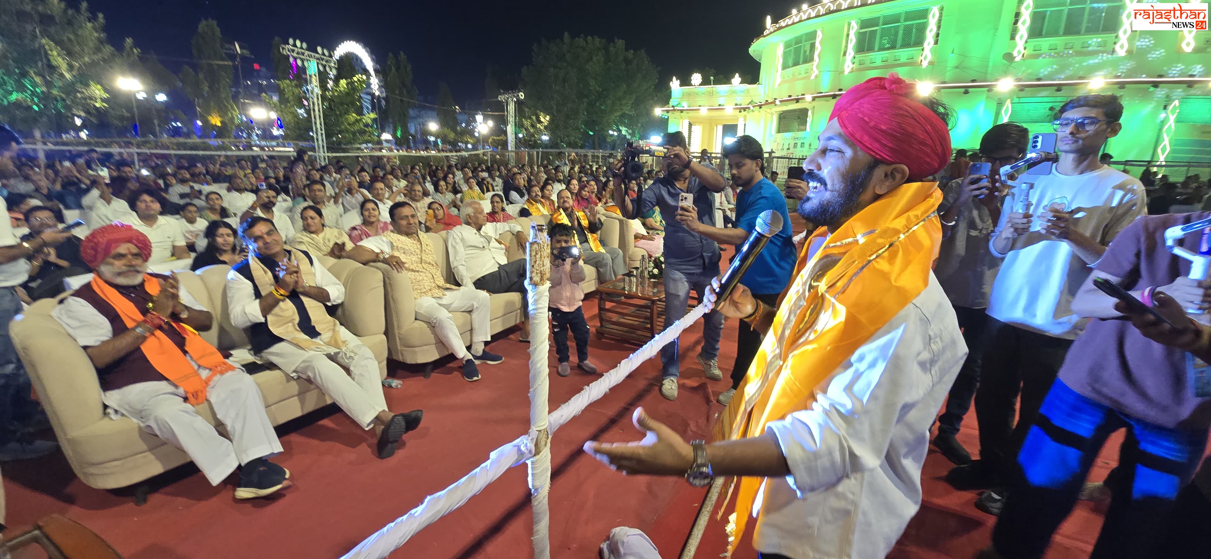 उदयपुर दीपावली मेले में रामभक्ति और राजस्थानी लोकगीतों का संगम, अनामिका अंबर-छोटू सिंह रावणा ने जमाया रंग