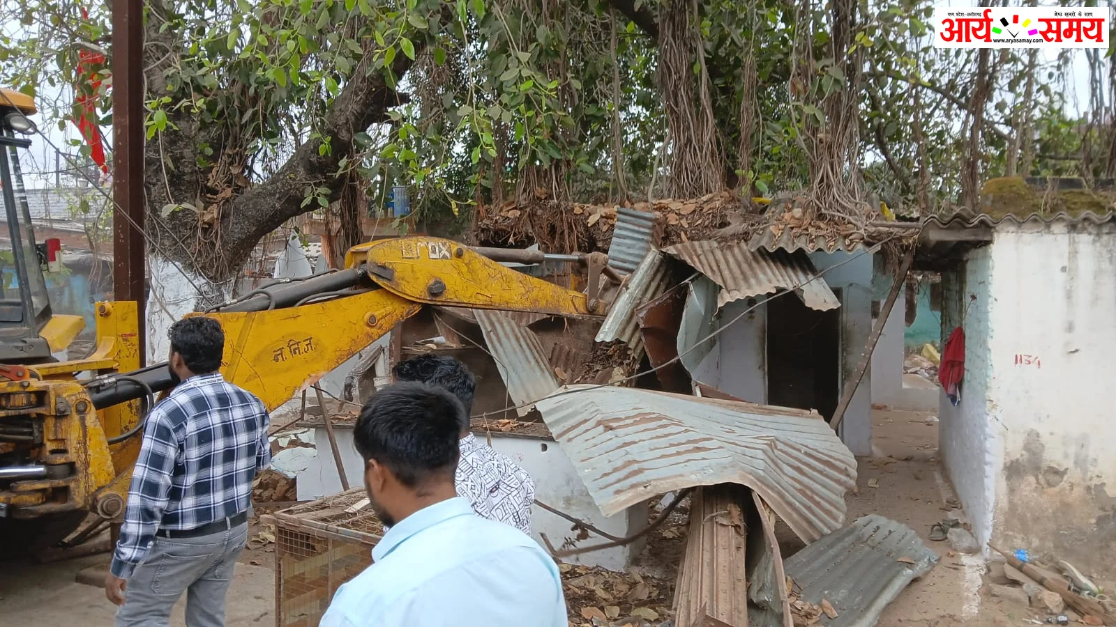 Jabalpur Breaking News: रांझी आजाद नगर में हत्या के आरोपी के अवैध निर्माणों पर चला बुलडोजर 