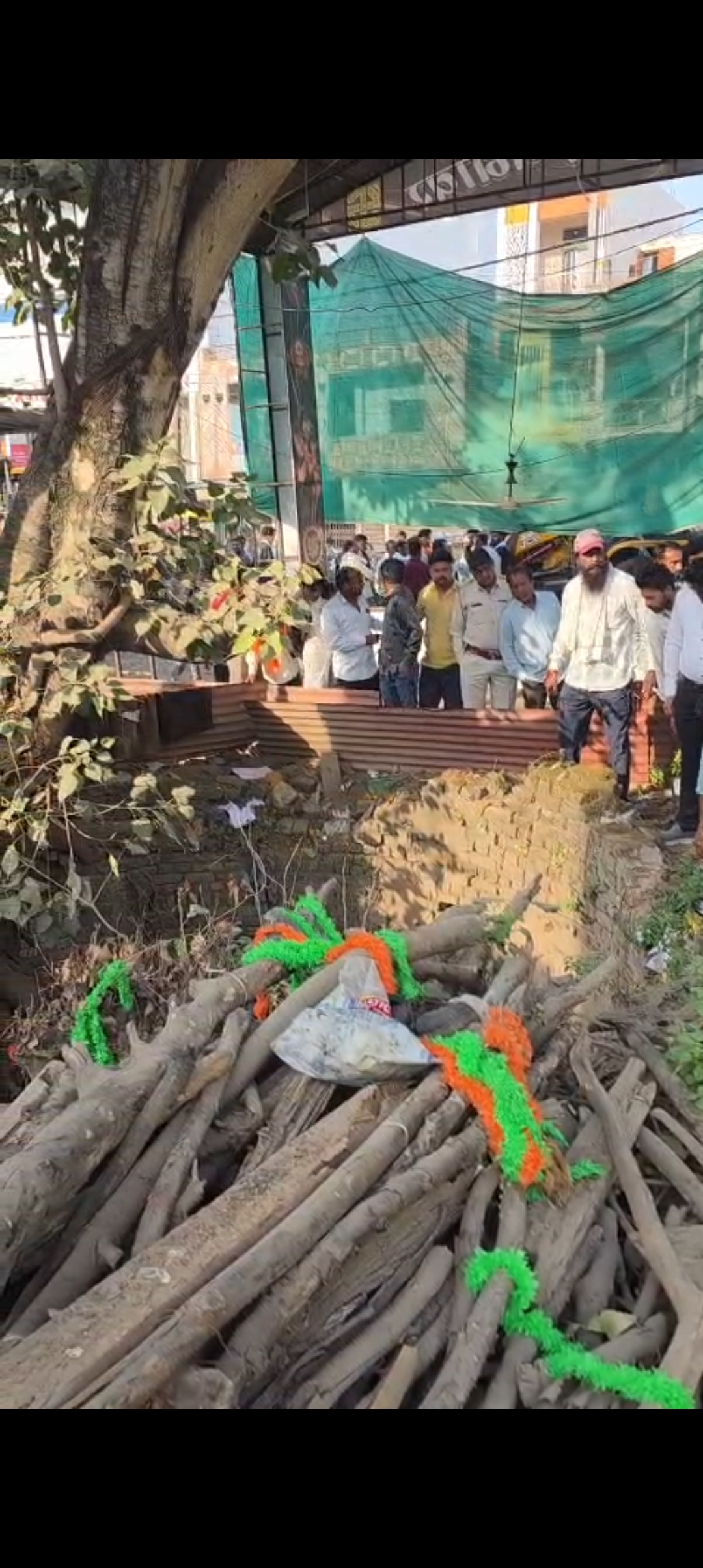 मनावर मजदूर की कुवे में कूदने से मौत