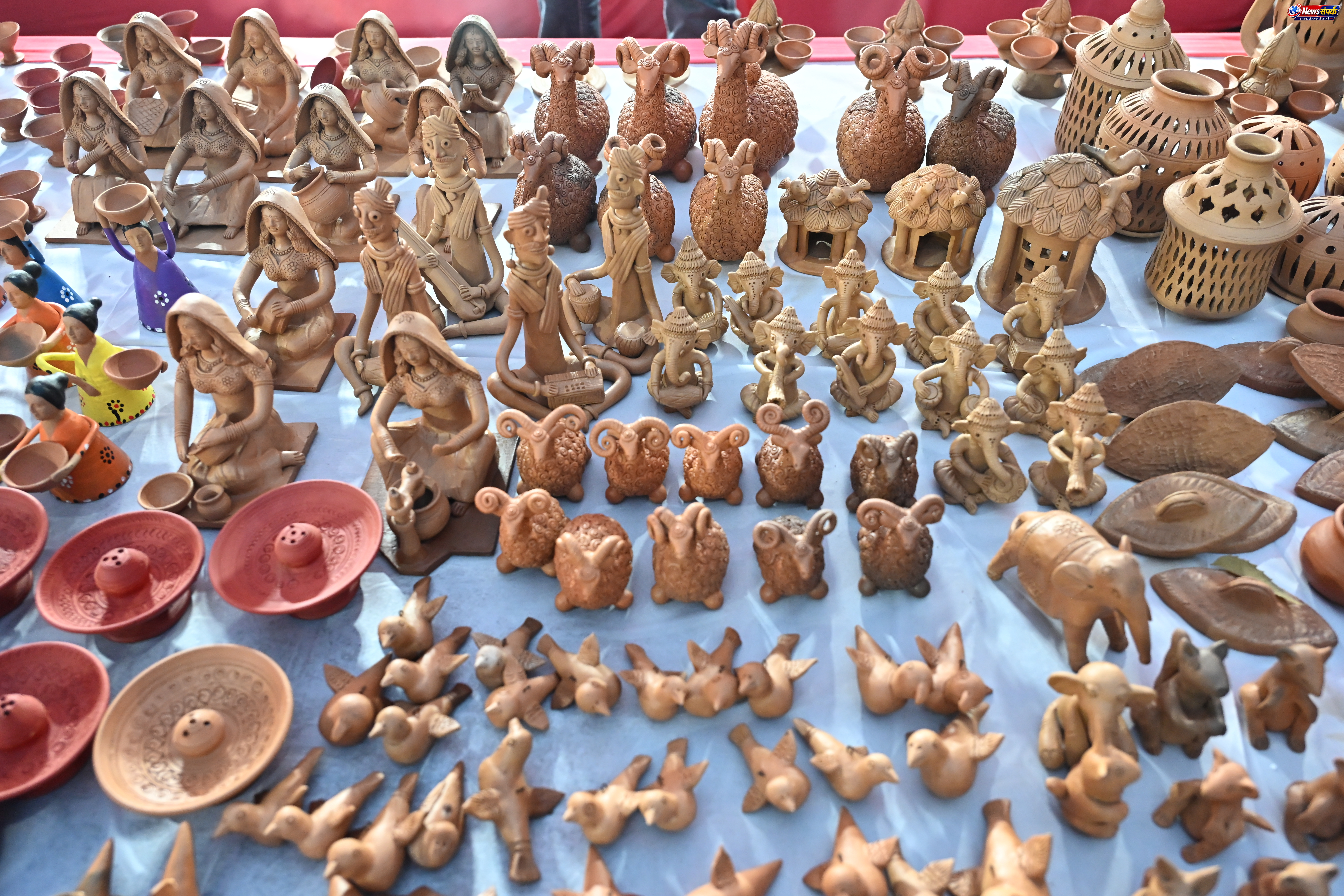 गौहर महल में सजा दीपोत्सव मेला, मिट्टी के दीयों और पारंपरिक शिल्प ने मोहा मन