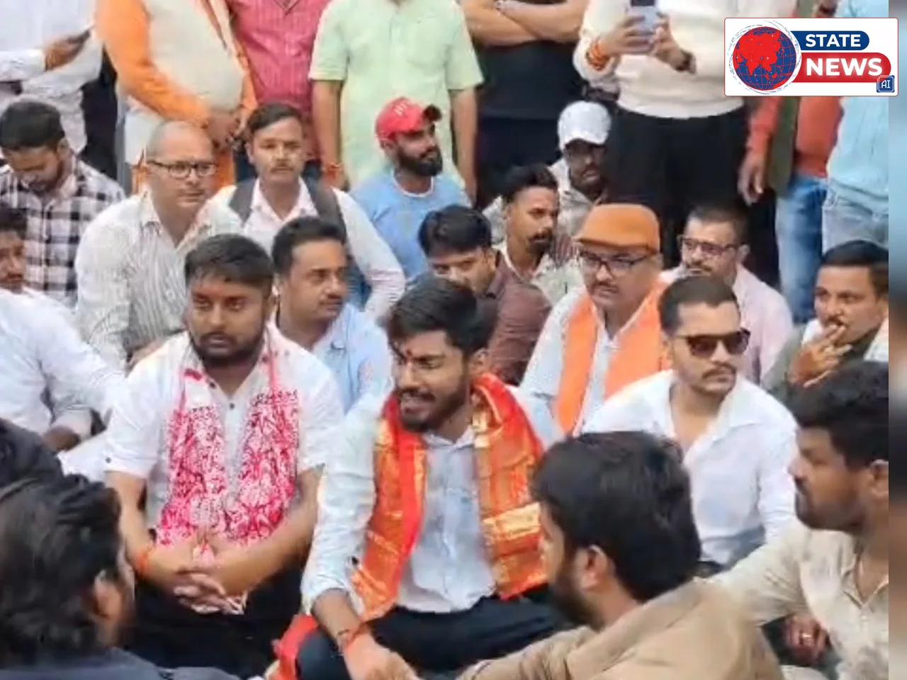 EWS बोर्ड की मांग पर सवर्ण समाज का प्रदर्शन, कलेक्टर कक्ष के सामने धरना, स्वामी विवेकानंद पार्क से कलेक्ट्रेट तक आंदोलन, कलेक्टर की गैरमौजूद