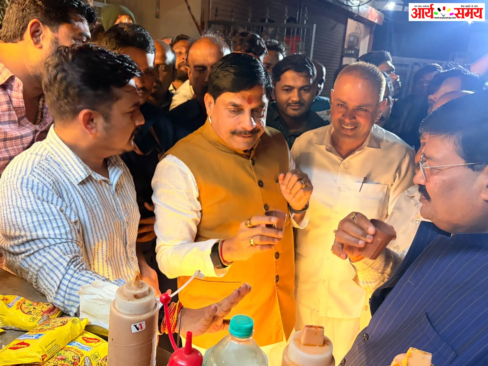 Jabalpur News: मुख्यमंत्री डॉ. मोहन यादव ने कैफे में कुल्हड़ चाय का लिया आनंद
