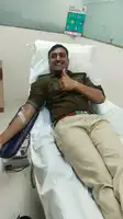 मानवीय संवेदनशीलता की मिसाल बनी सागर पुलिस अपील के तत्काल बाद उप निरीक्षक जयसिंह पहुंचे अस्पताल, किया रक्तदान