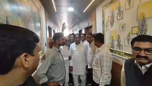 कांग्रेस की बैठक में हंगामे पर पदाधिकारियों को कारण बताओ नोटिस जारी कर जवाब मांगने की तैयारी तेज हुई