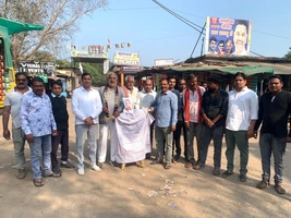 ट्रेड डील के विरोध में अहमदपुर ब्लॉक कांग्रेस का प्रदर्शन, केंद्रीय मंत्री शिवराज चौहान का फूँका पुतला