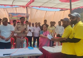 वनों को आग से बचाने के लिए 'फॉरेस्ट प्रीमियर लीग': रायसेन में सदालपुर समिति ने जीता फाइनल; DFO ने दिलाई सुरक्षा की शपथ