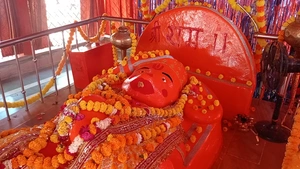 ओंकारेश्वर में हनुमान प्रकट उत्सव की धूम, जयकारों से गूंज उठी तीर्थ नगरी