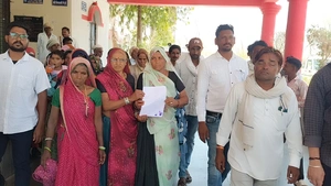 ग्राम पंचायत अवल्दा के पुनर्वास स्थल पर पिछले एक सप्ताह से गंभीर पेयजल संकट से जूझ रहे ग्रामीण,