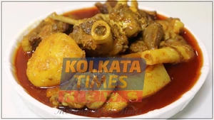 রবিবারের দুপুরে ধোঁয়া ওঠা ভাতের সাথে পাঁঠার মাংস ঝোল আহা অমৃত !