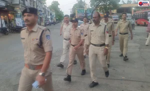 ताप्ती जन्म उत्सव के पूर्व पुलिस का फ्लैग मार्च, शांति व्यवस्था बनाए रखने का दिया संदेश