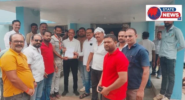 नर्मदापुरम जिले की पिपरिया में उपभोक्ताओं की सहमति के बिना स्मार्ट मीटर स्थापना के विरोध में कांग्रेस का प्रदर्शन,कार्यपालन यंत्री को सौंपा।