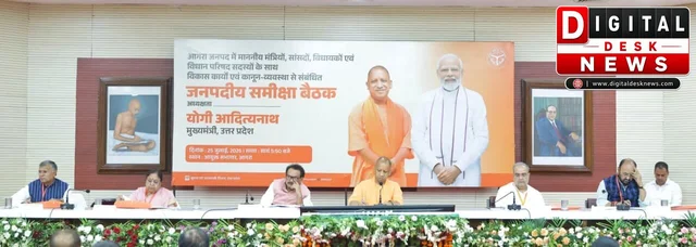 जनपद आगरा में मुख्यमंत्री योगी आदित्यनाथ की समीक्षा बैठक