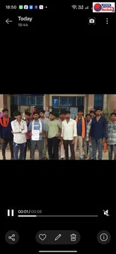 सारतला के परेशान किसान खाद के लिए गुना पहुंचे