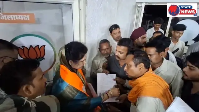 आरोपियों की धमकी से दहशत में लोग