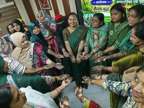 जीबीएम कॉलेज में सावन महोत्सव के तहत मेंहदी प्रतियोगिता का हुआ आयोजन