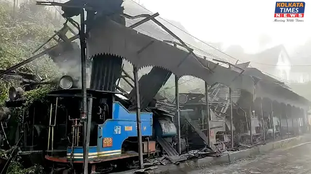 টানা বৃষ্টিতে দার্জিলিংয়ে হুড়মুড়িয়ে ভাঙল টয় ট্রেনের লোকো শেড, আহত ৭! বাতিল জয় রাইড !