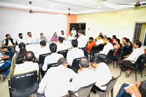 *पिथौरा में विधायक डॉ. संपत अग्रवाल की अध्यक्षता में विभागीय समीक्षा बैठक...