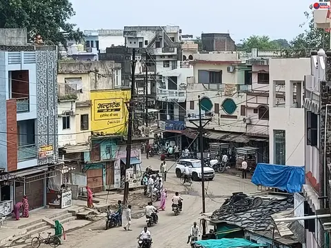  मुआवजा मिलने के बाद नहीं हटा अतिक्रमण 