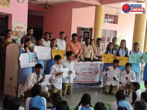 उमंग दिवस पर विद्यार्थियों ने पोस्टर बनाकर साझा किए विचार