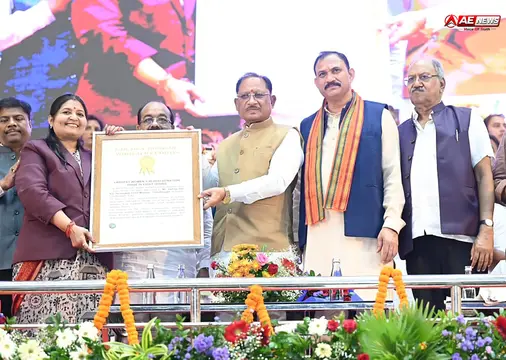 रायपुर में 'रक्तदान महाकुंभ' का विश्व रिकॉर्ड: 1,000 से अधिक महिलाओं ने एक दिन में किया रक्तदान, 'गोल्डन बुक ऑफ वर्ल्ड रिकॉर्ड' में दर्ज